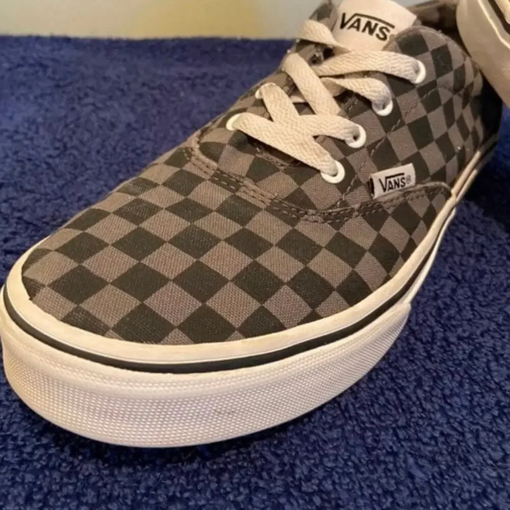 Vans Off The Wall Youth 5.5 Grey & Black Checkered Skater Tennis Shoe Sneakers